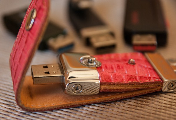 Luxusní USB flash disk s potiskem.