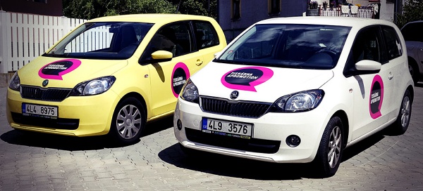 Samolepky na auto.
